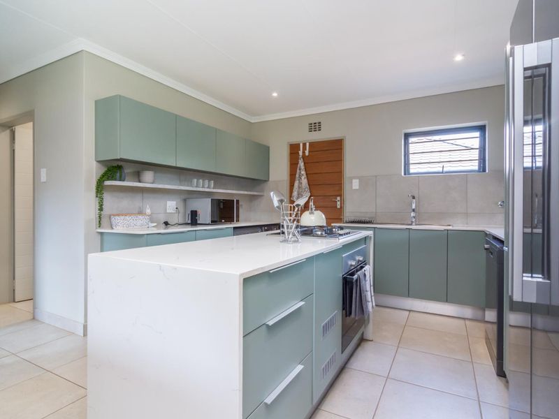 Stunning 89m2 3-Bedroom Home in Lion Pride Lifestyle Estate - Photo 5
