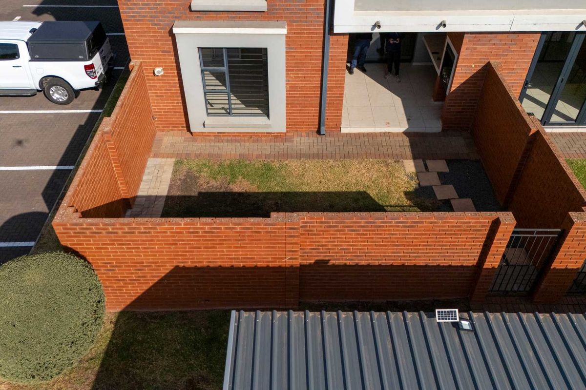 Charming Ground-Floor 3-Bedroom Unit with Private Garden in Irene - Photo 3