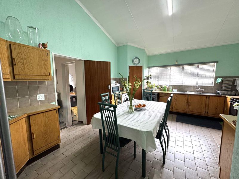 3 Bedroom HOUSE FOR SALE in ELARDUSPARK, Pretoria East - Photo 4