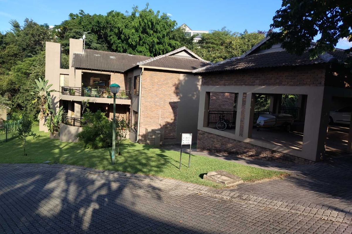 Beautifully renovated unit in Hillside Manor - Photo 2