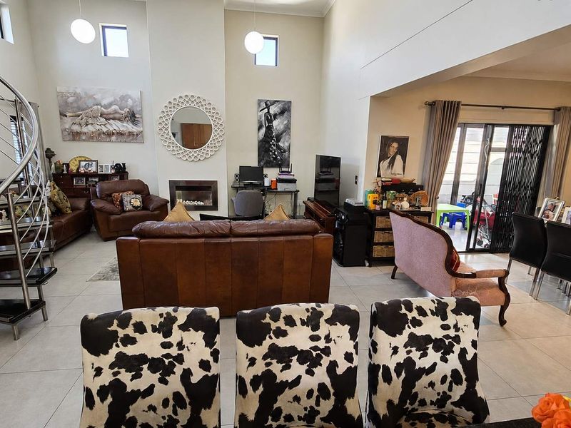 EXCLUSIVE FAMILY LUXURY IN THE HEART OF SUNNINGDALE - Photo 7