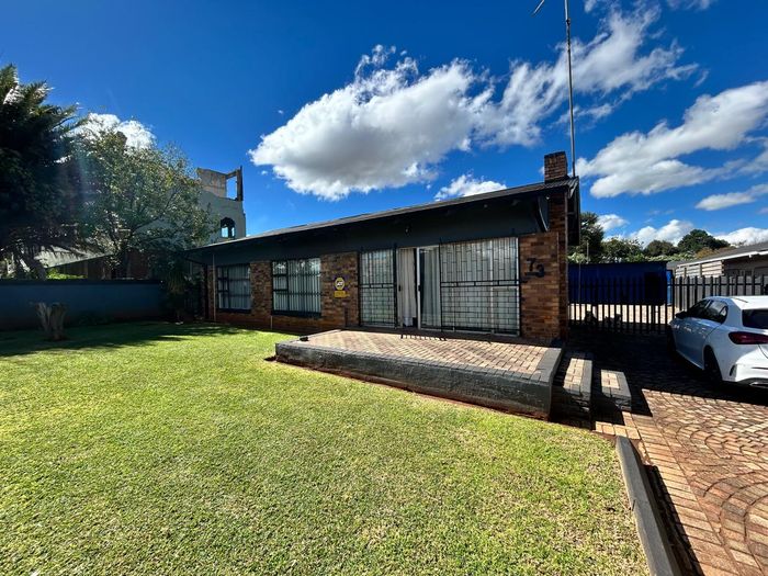 Property #2493678, House For Sale in Vanderbijlpark Central West 2