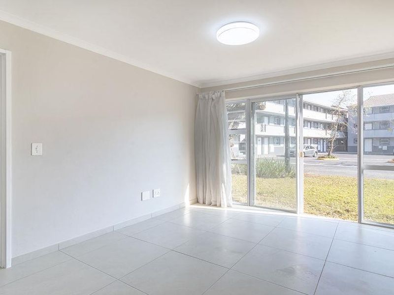 Newly Renovated One Bedroom Apartment In Pinelands - Photo 4