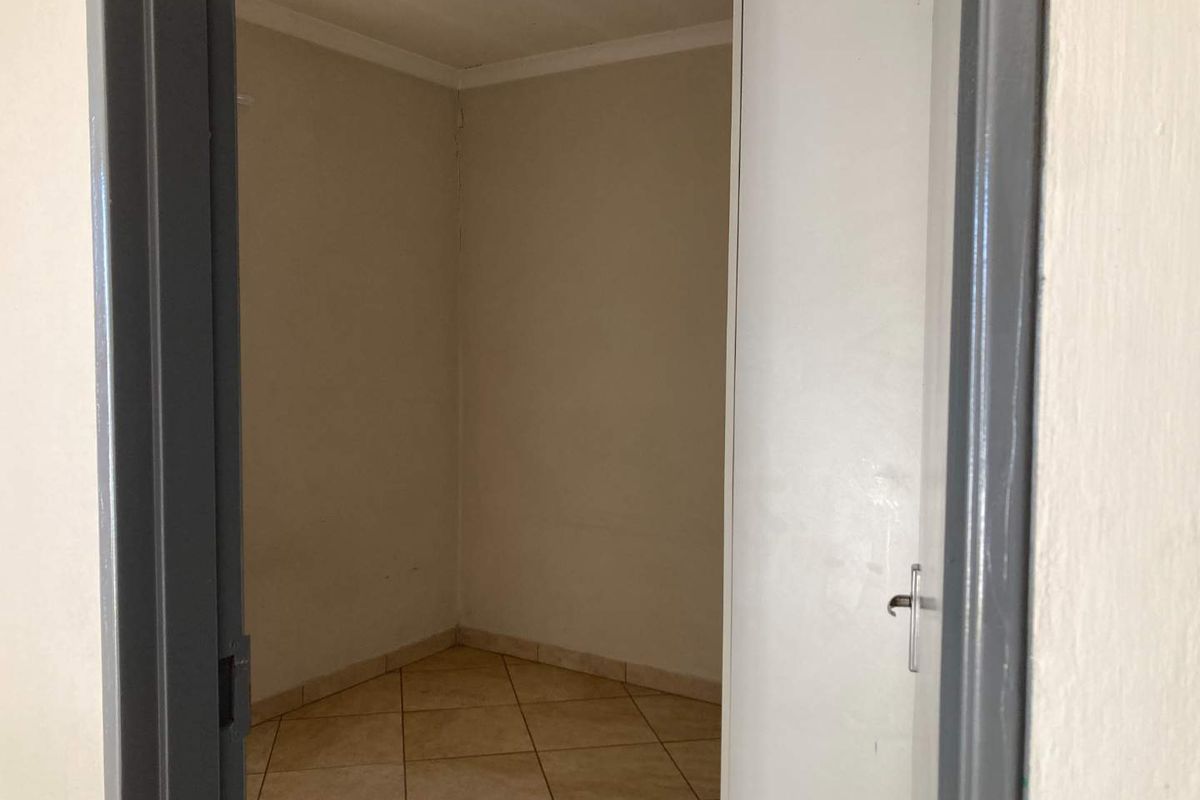 2 Bedroom Apartment for Sale - Photo 5