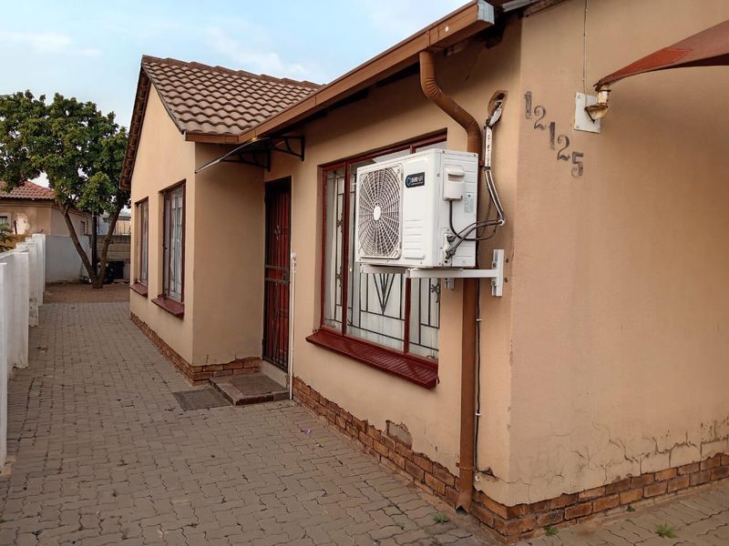 3 Bedroom House For Sale in Mabopane Unit X - Photo 2