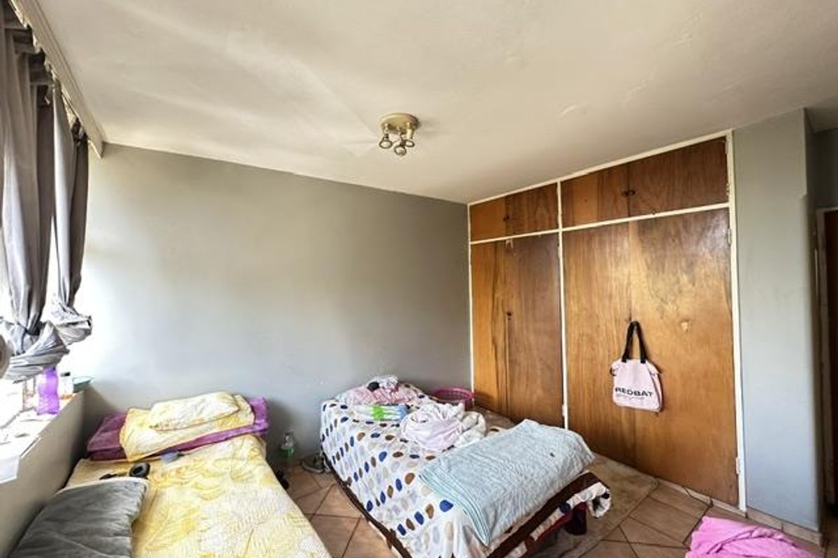 Investment Opportunity in the Heart of Sunnyside! - Photo 3