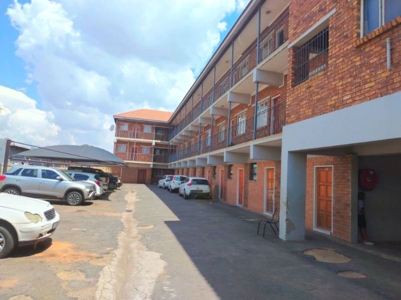 A BLOCK OF FLATS FOR SALE - Photo 2