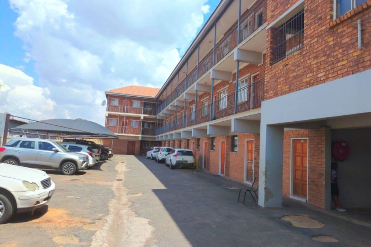 A BLOCK OF FLATS FOR SALE - Photo 2