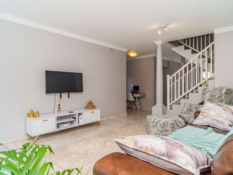 Stylish 2 bedroom duplex for sale in Umhlanga Manors - Photo 7