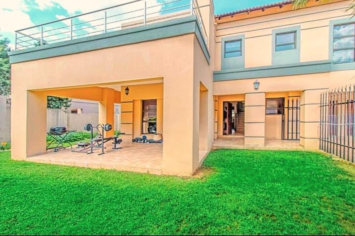 Luxury Family Living in Prestigious Khyalami AH, Midrand Welcome to this exceptional 4-bedroom home nestled in the highly sought-after and secure Khyalami AH - Photo 2