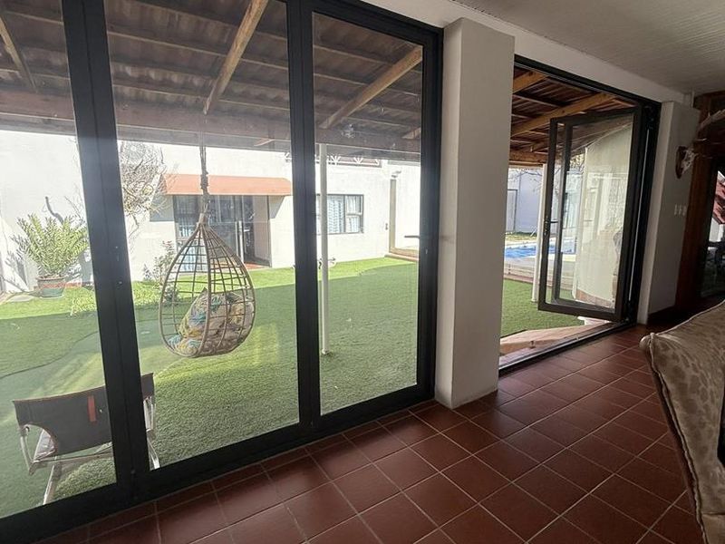 Beautiful 5 bedroom house for sale in Ludwigsdorf Klein Windhoek - Photo 7