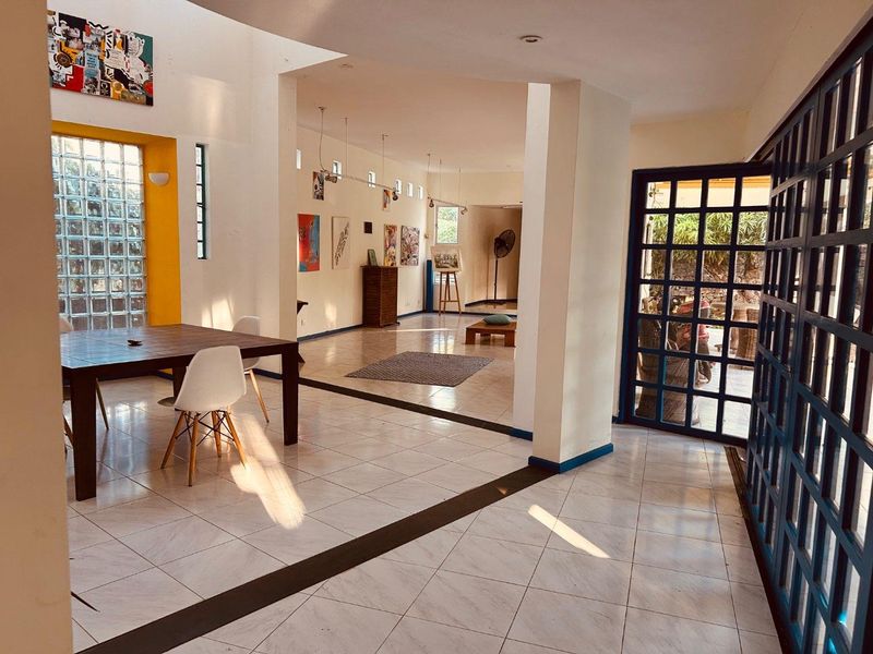 Unique Architect-Designed Contemporary Villa with Private Pool in Prime Pereybere Location - Photo 4