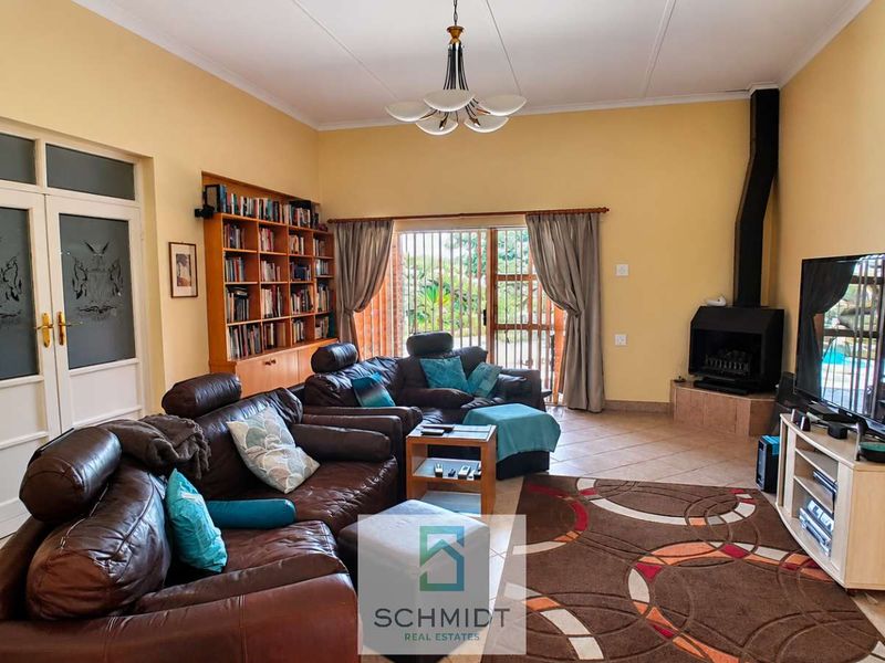 5 Bedroom Home FOR SALE in Klein Windhoek : N$11 000 000.00 excl costs - Photo 9