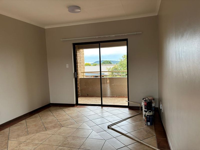 Neat, revamped 2 bedroom apartment in well managed complex - Photo 5