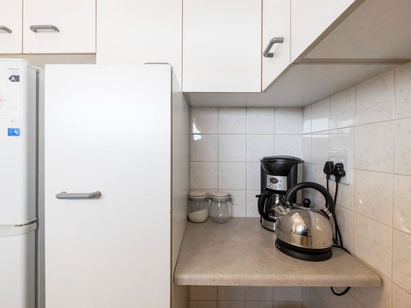 Studio/ bachelor apartment with stunning sea views. - Photo 10