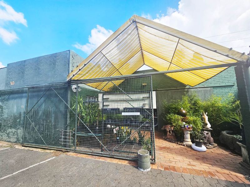 Four stands with exceptional opportunity with available in Forest Hill, Johannesburg. - Photo 2