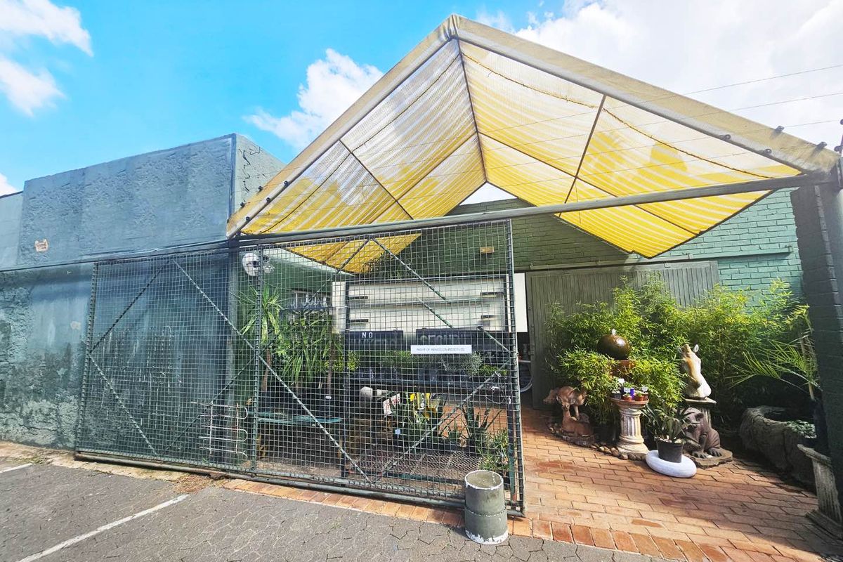 Four stands with exceptional opportunity with available in Forest Hill, Johannesburg. - Photo 2