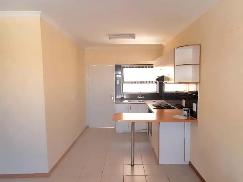 FLAT FOR SALE - Photo 4