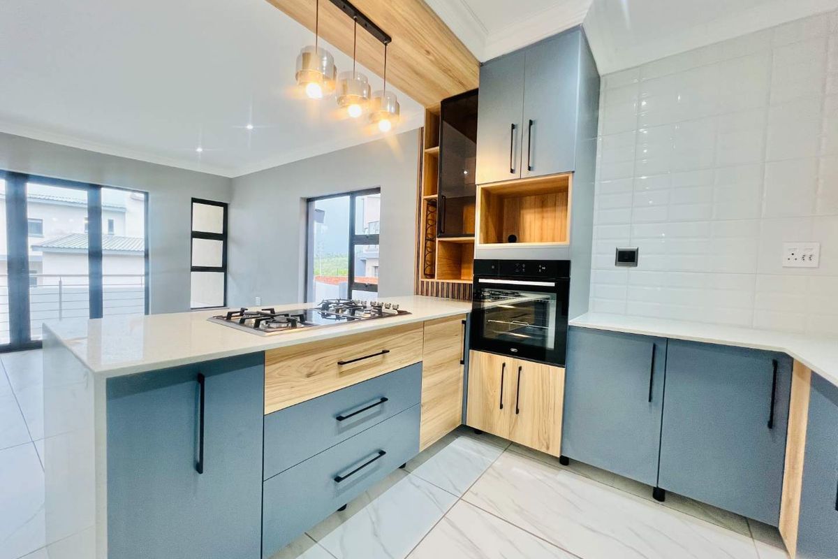 Brand-New Modern Family Home for sale - Photo 2