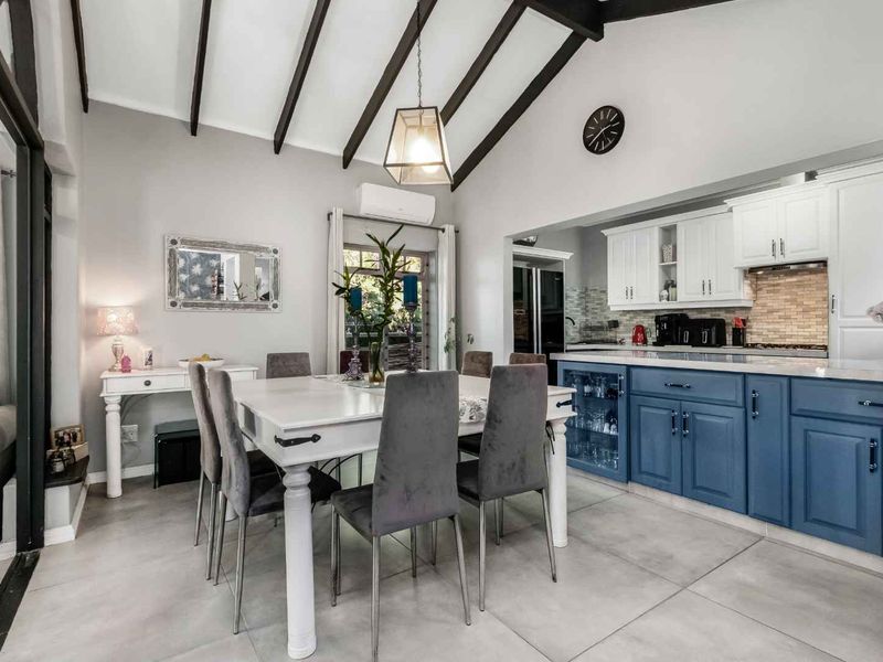 COZY SINGLE LEVEL CLUSTER HOME IN SOUGHT AFTER SANTA BARBARA - WITH ALL THE BELLS AND WHISTLES - Photo 4