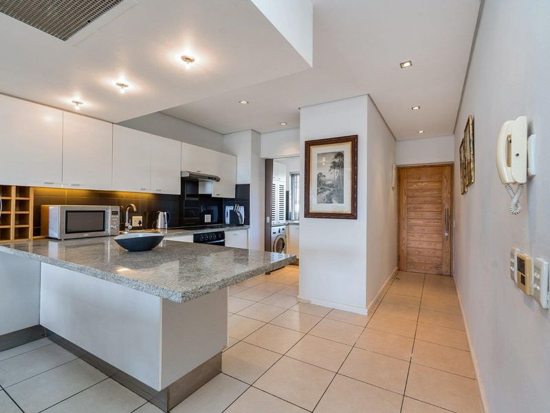 Scarce 3 Bedroom Apartment in the heart of De Waterkant - Photo 6