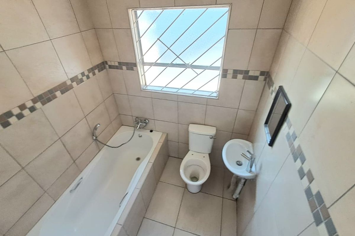 Newly Renovated 3-Bedroom Home with Flatlet & Entertainment Area - Photo 5