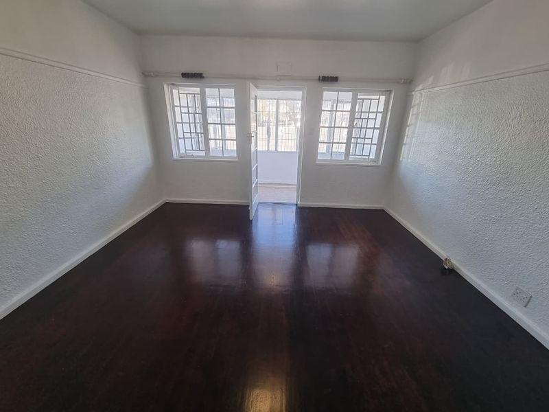 Spacious Unfurnished 1-Bedroom Apartment To Rent in Mowbray - Photo 4