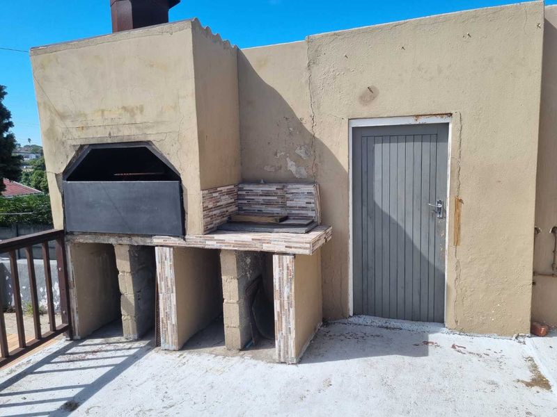 Family home with a small flatlet and pool - Photo 4