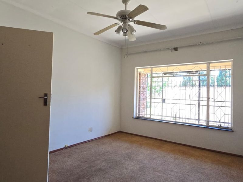 Charming Parkside Townhouse – Ideal Investment Opportunity - Photo 8