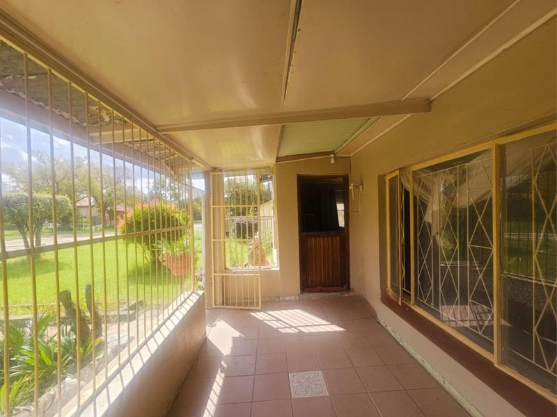 "Suburban Bliss: 3-bedroom home, Prime Location!" - Photo 5