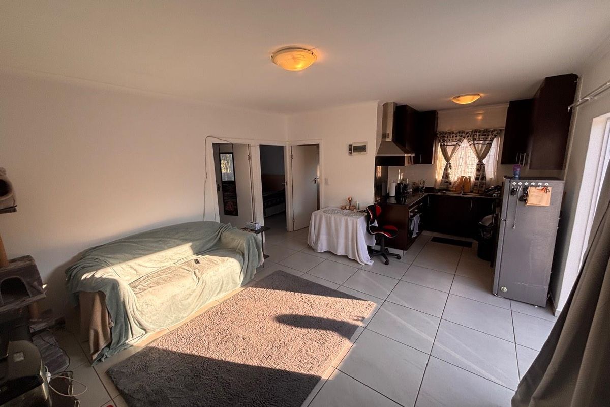 2 Bedroom Townhouse for Rent in Kloof - Photo 2