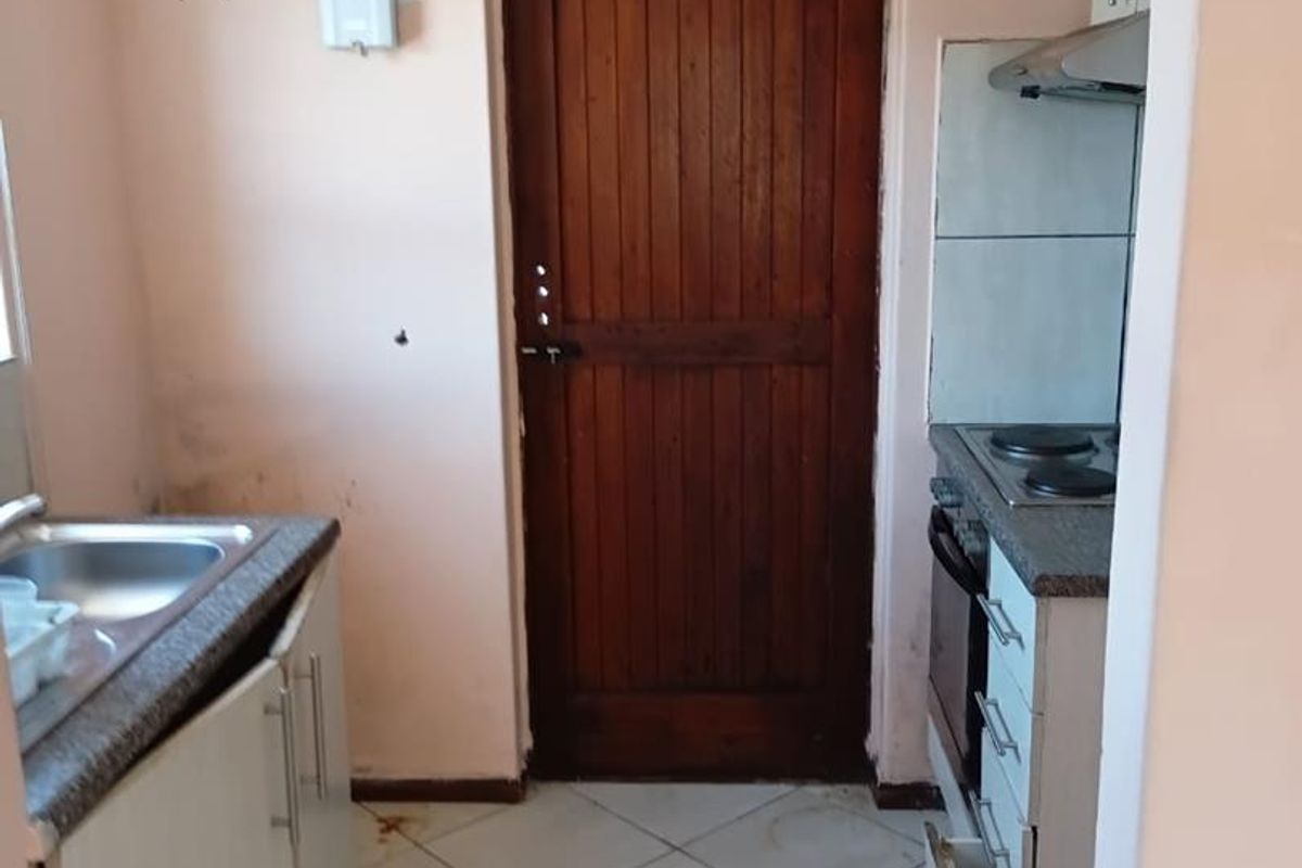 Montclair Gem: 2-Bed Home + 4 Flats! Secure & Convenient! - Photo 5