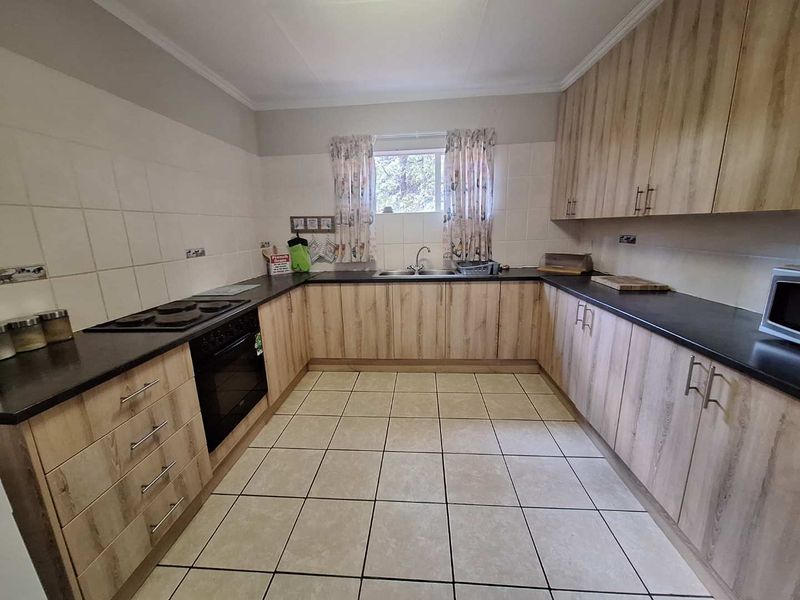 Modern Elegance - Entertain and Relax in Style - Photo 3