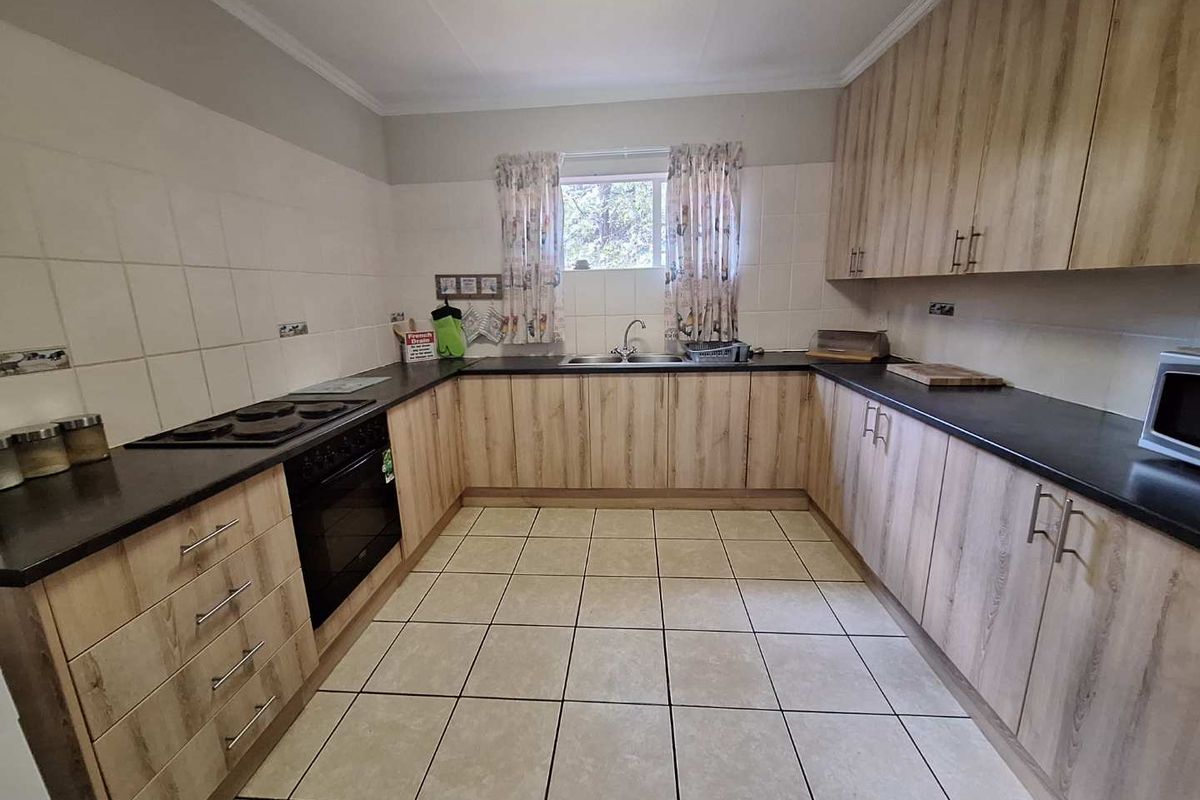 Modern Elegance - Entertain and Relax in Style - Photo 3