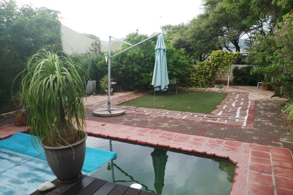 Stunning 4-Bedroom Family Home with Exceptional Entertainment Facilities - Photo 3