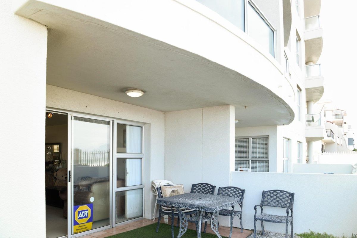 Rare garden apartment on Blouberg beachfront – unbeatable position. - Photo 5