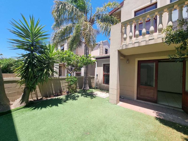 Comfortable Living in Secure Villa Rustica - Photo 4