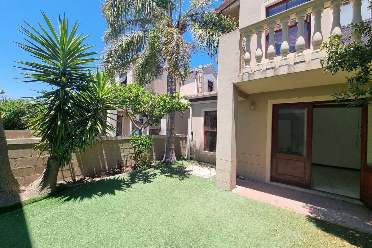 Comfortable Living in Secure Villa Rustica - Photo 4