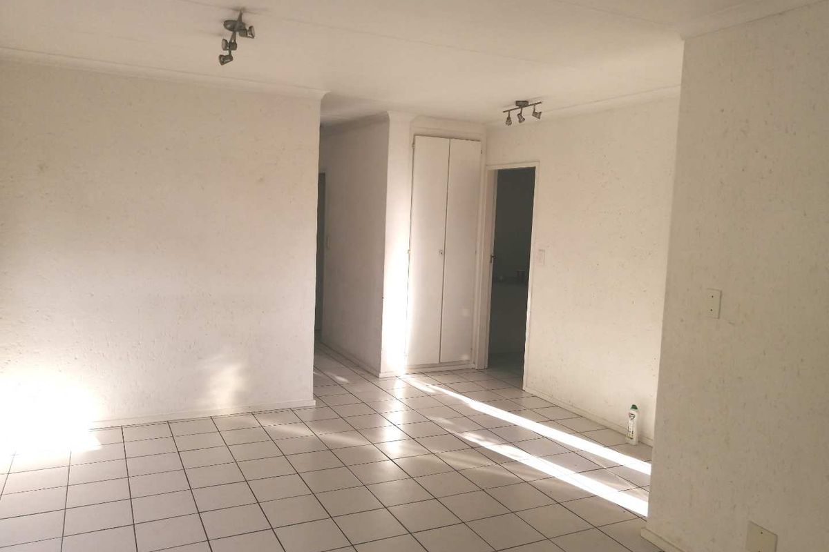 Lovely Unfurnished Unit in sought after Complex in Morningside - Photo 3