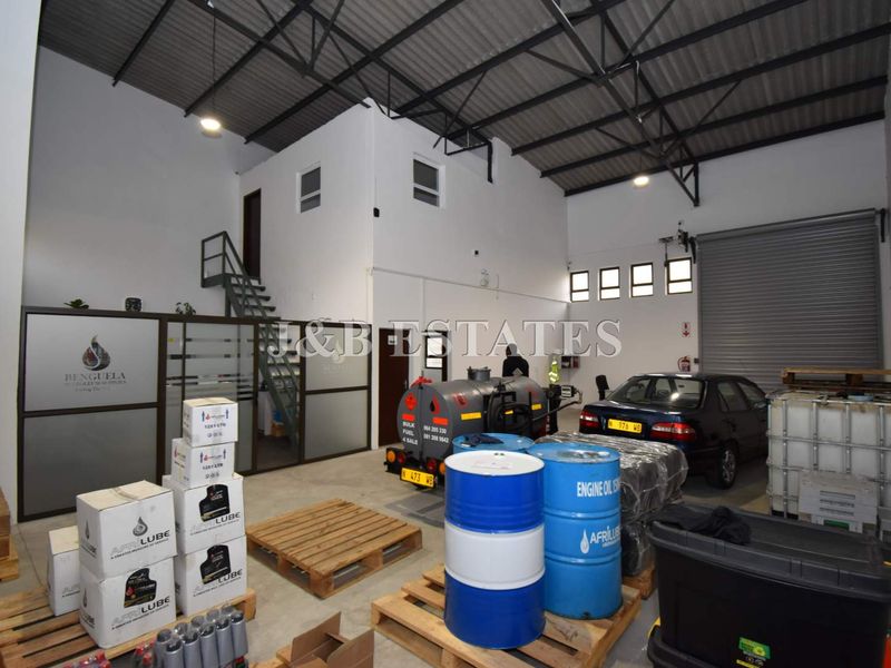 Warehouse unit for sale in Walvis Bay light industrial area - Photo 4