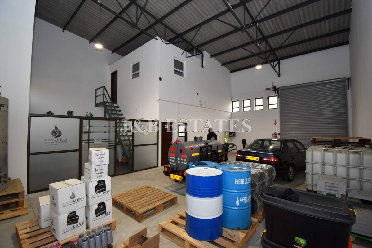 Warehouse unit for sale in Walvis Bay light industrial area - Photo 4