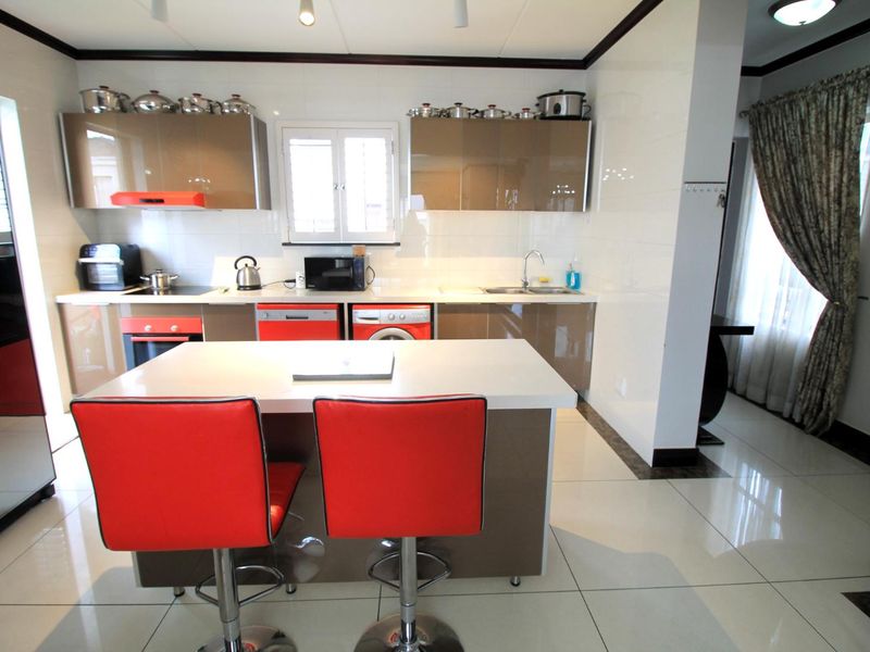 Charming Three Bedroom Family Home in Excellent Estate - Photo 6