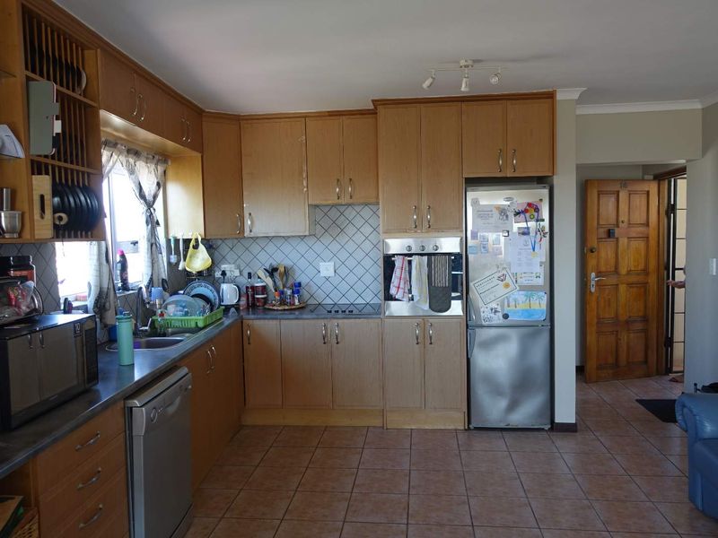 APARTMENT ON TOP FLOOR WITH BALCONY - Photo 3