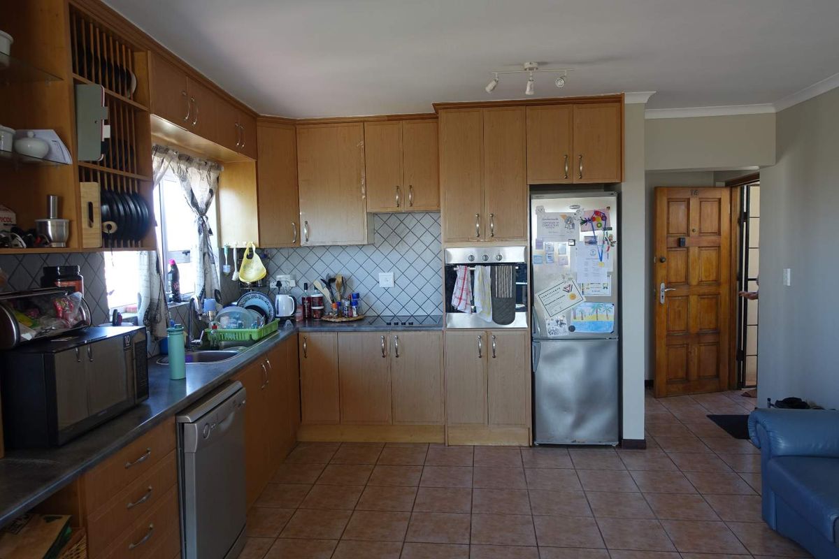 APARTMENT ON TOP FLOOR WITH BALCONY - Photo 3