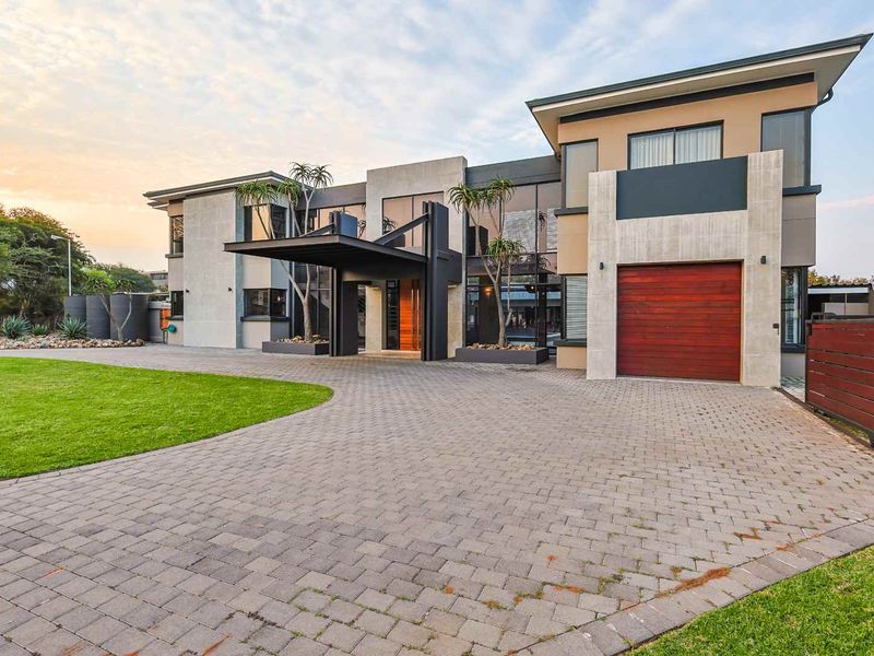 Modern Luxury Home for Sale - Photo 2