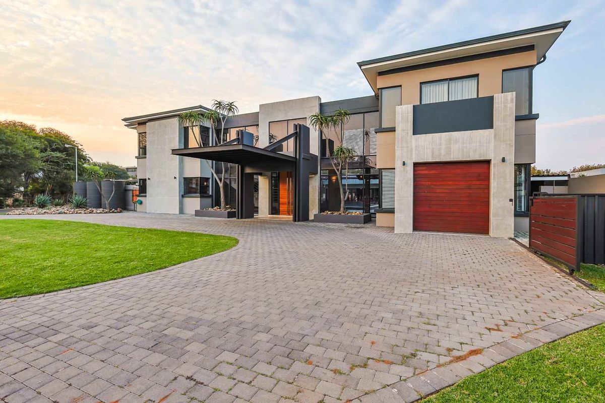 Modern Luxury Home for Sale - Photo 2