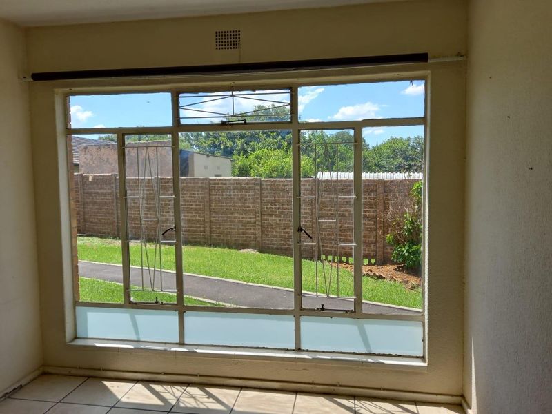 Two bedroom Ground floor unit up for grabs - Photo 4