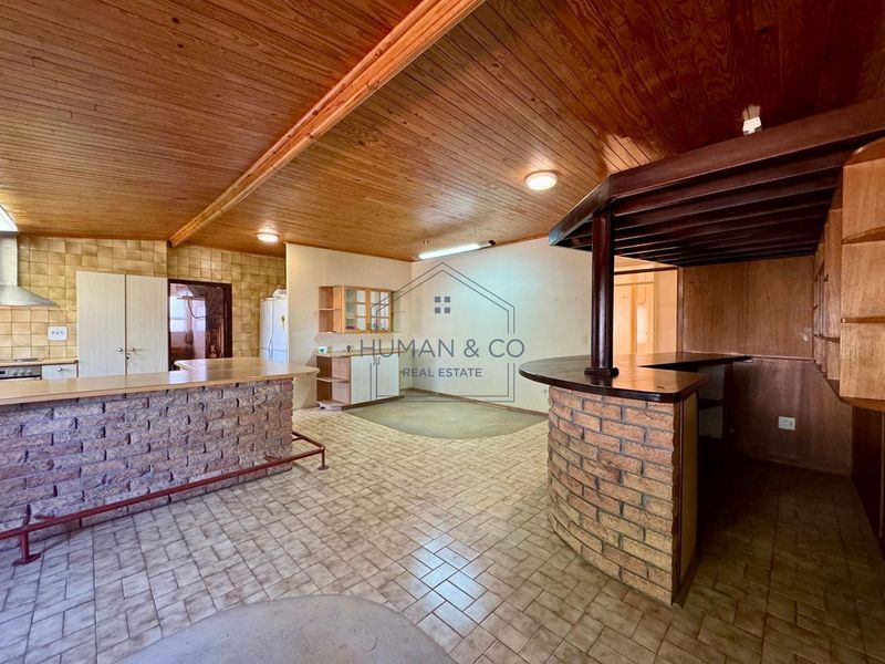 Spacious 4 Bedroom house in central area - Photo 9