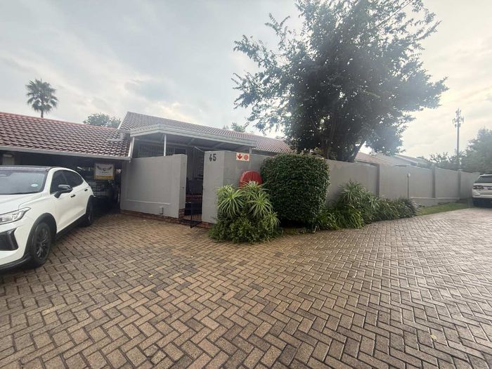 Property #2480787, Townhouse For Sale in Northwold