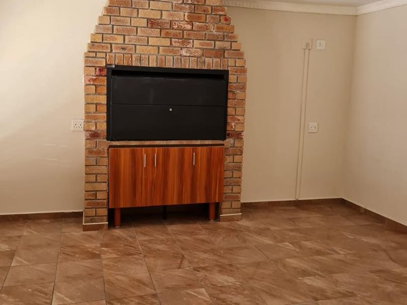 3 BEDROOM FAMILY HOME - Photo 3